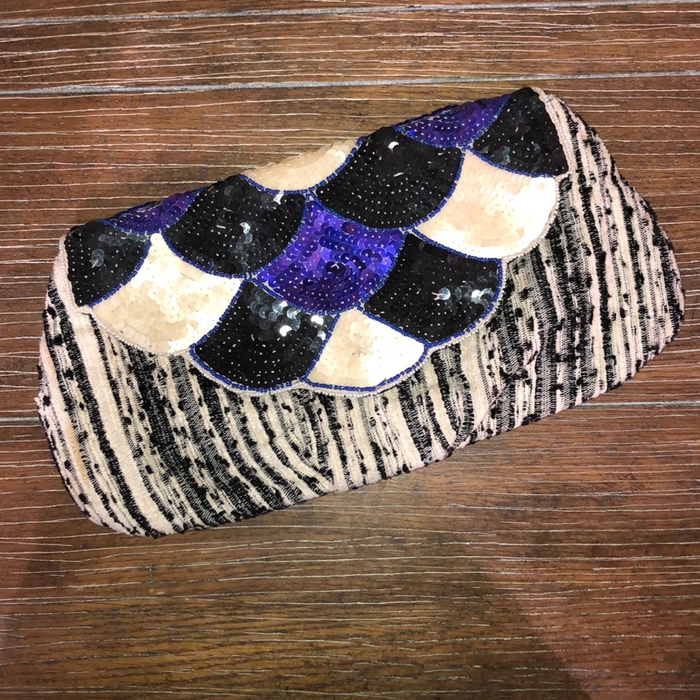 Sequined clutch